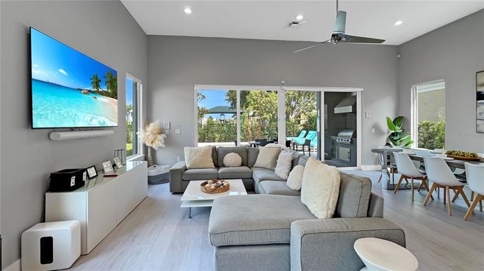 Image No.10-5 Bed Property for sale