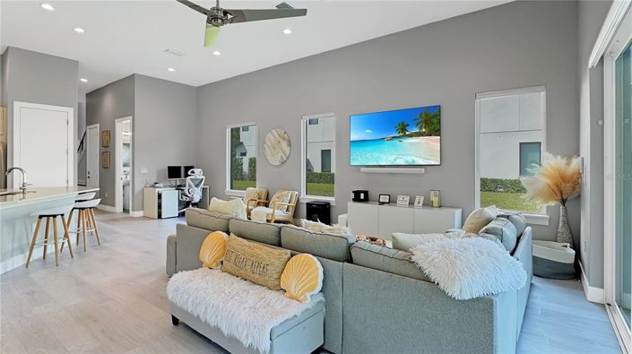 Image No.12-5 Bed Property for sale