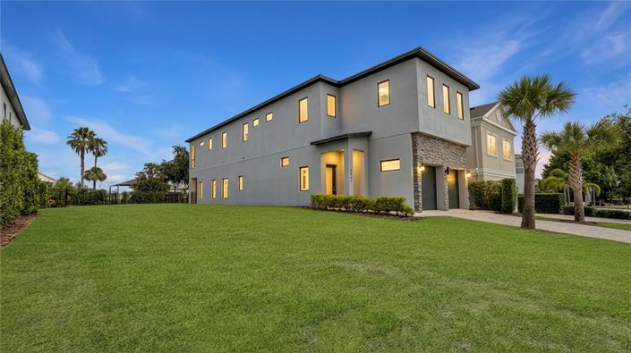 Image No.2-5 Bed Property for sale