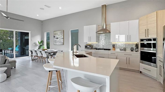 Image No.20-5 Bed Property for sale