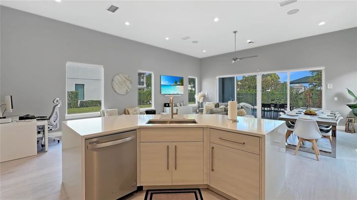 Image No.24-5 Bed Property for sale