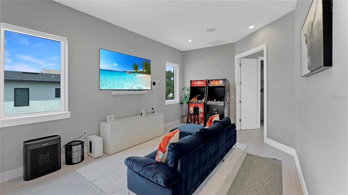 Image No.28-5 Bed Property for sale