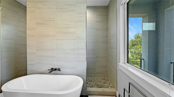 Image No.37-5 Bed Property for sale