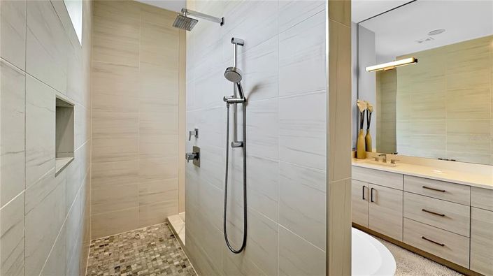 Image No.38-5 Bed Property for sale