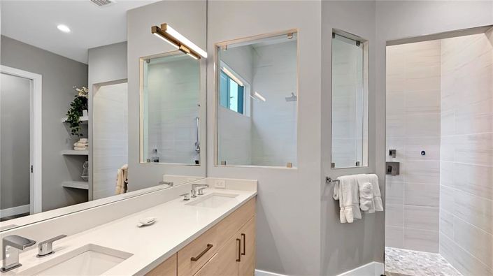 Image No.45-5 Bed Property for sale