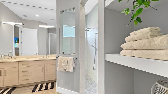 Image No.48-5 Bed Property for sale