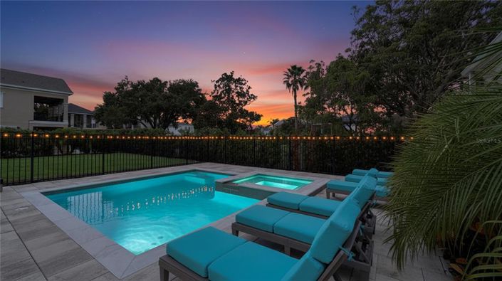 Image No.5-5 Bed Property for sale