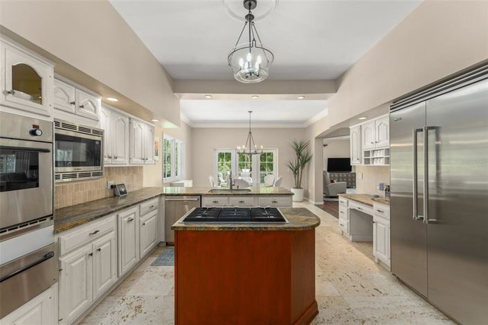 Image No.12-4 Bed Property for sale