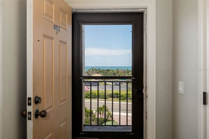 Image No.10-2 Bed Property for sale