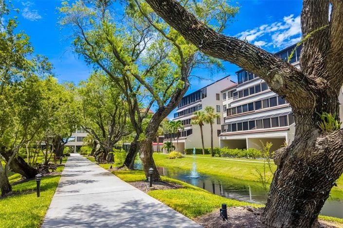 Image No.50-2 Bed Property for sale