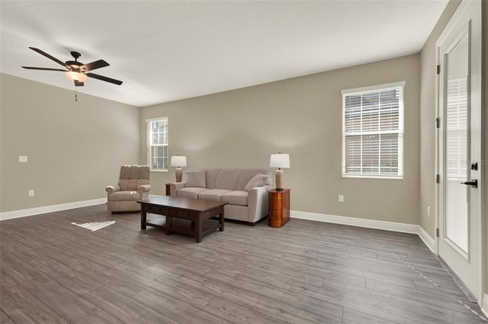 Image No.10-3 Bed Property for sale