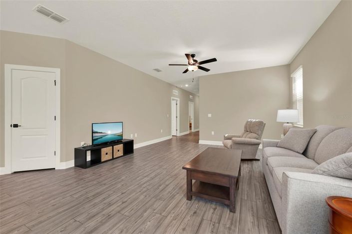 Image No.8-3 Bed Property for sale