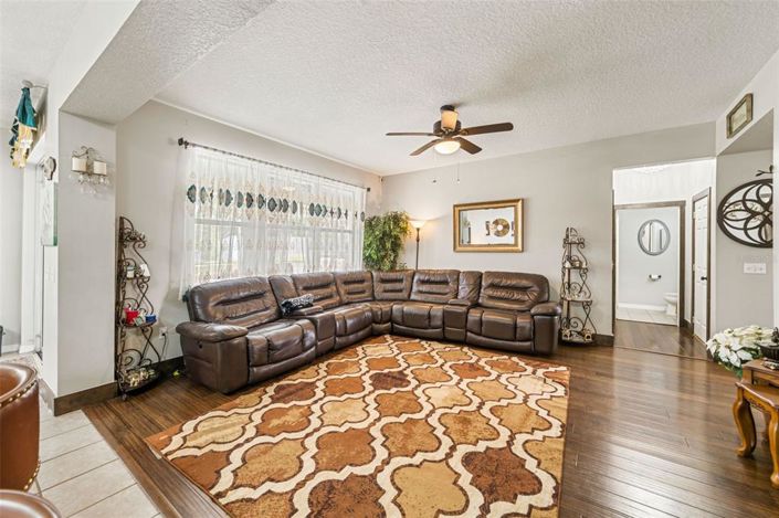 Image No.28-5 Bed Property for sale