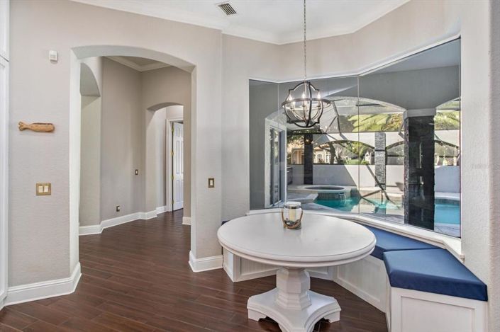 Image No.11-6 Bed Property for sale