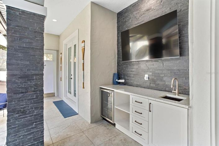 Image No.35-6 Bed Property for sale