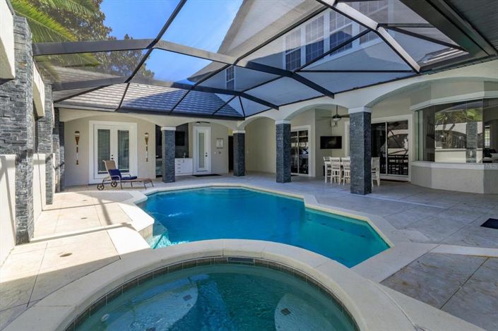 Image No.40-6 Bed Property for sale