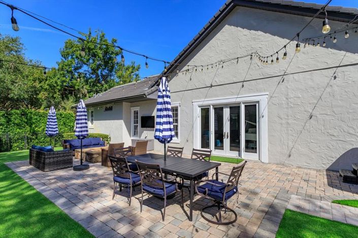 Image No.41-6 Bed Property for sale