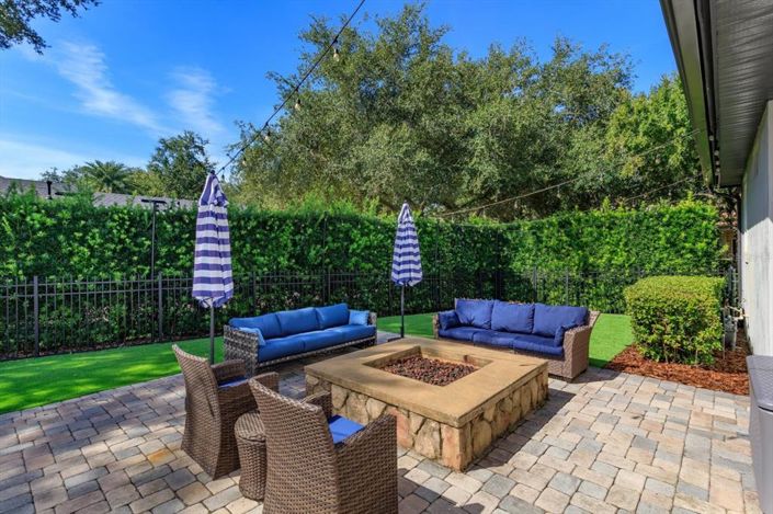 Image No.43-6 Bed Property for sale