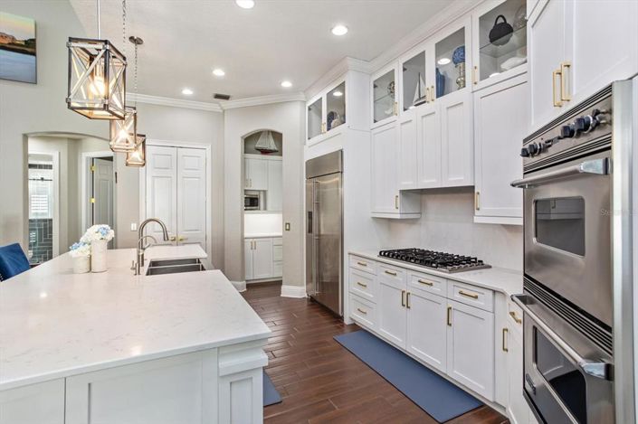 Image No.6-6 Bed Property for sale