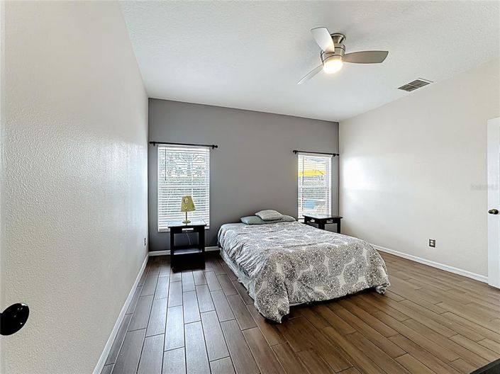 Image No.25-5 Bed Property for sale