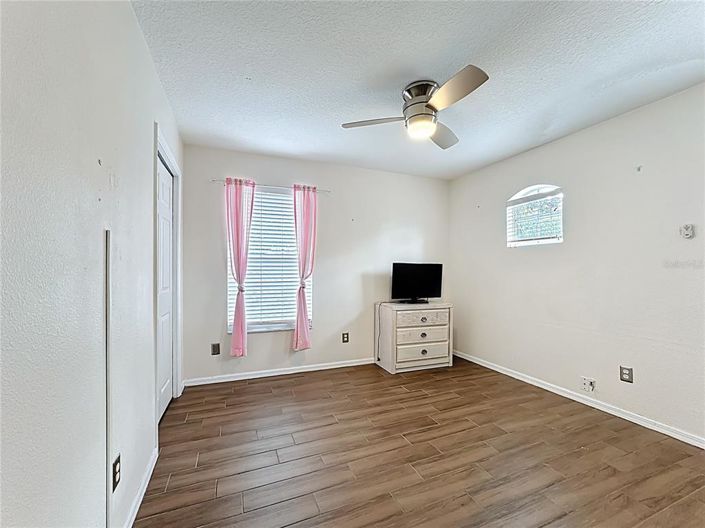 Image No.30-5 Bed Property for sale