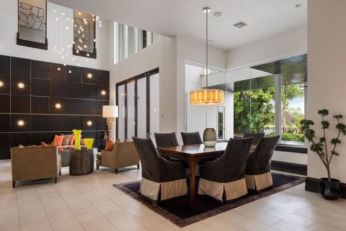 Image No.12-6 Bed Property for sale