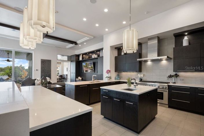 Image No.14-6 Bed Property for sale