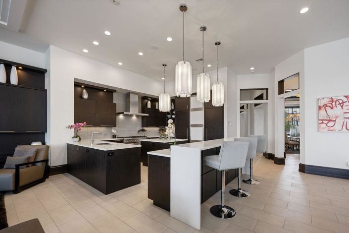 Image No.16-6 Bed Property for sale