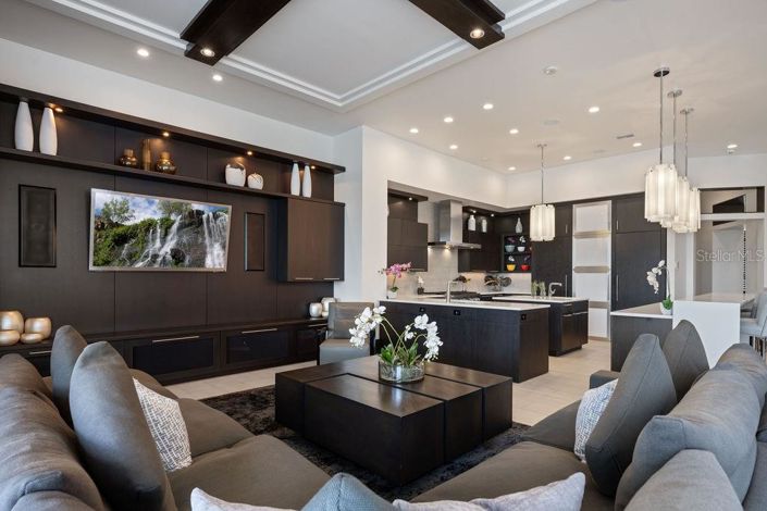 Image No.22-6 Bed Property for sale