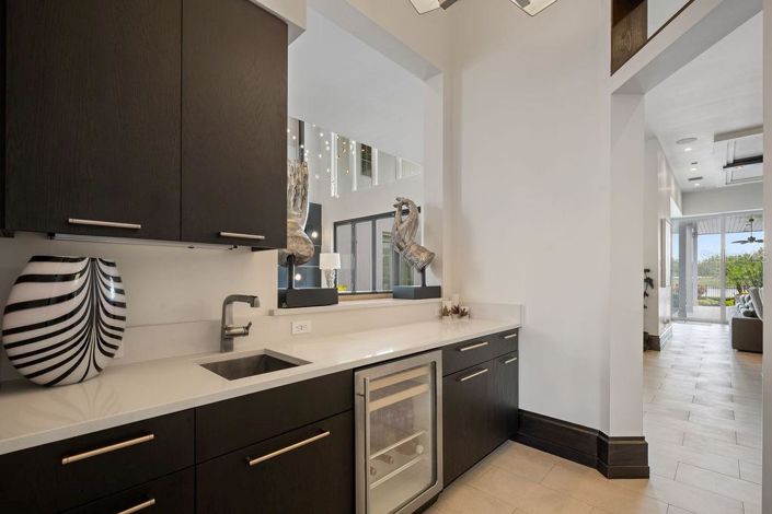 Image No.23-6 Bed Property for sale