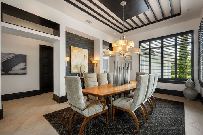 Image No.24-6 Bed Property for sale