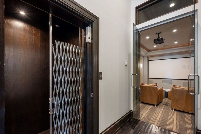 Image No.32-6 Bed Property for sale