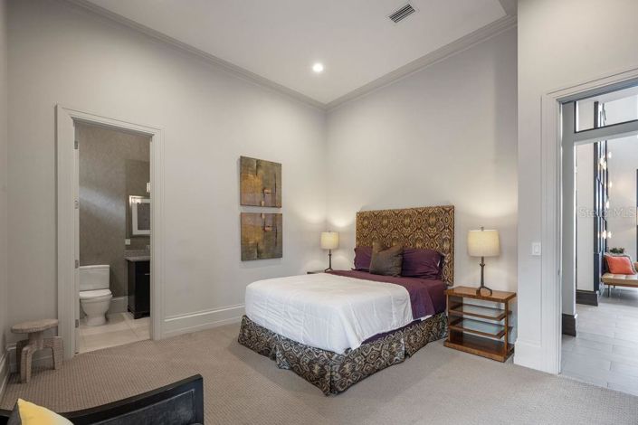 Image No.35-6 Bed Property for sale