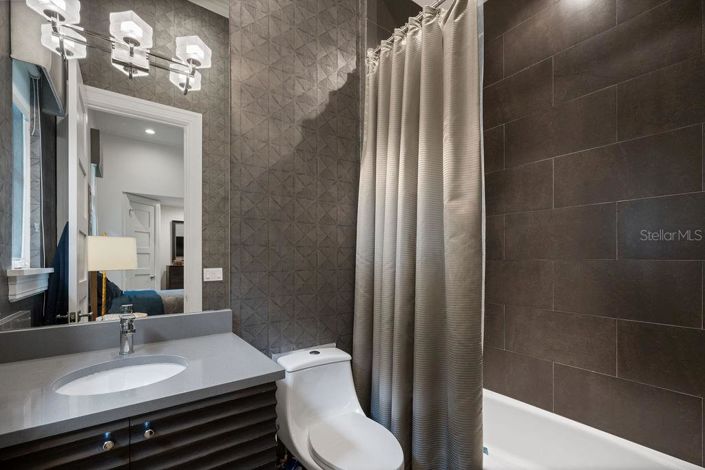 Image No.38-6 Bed Property for sale