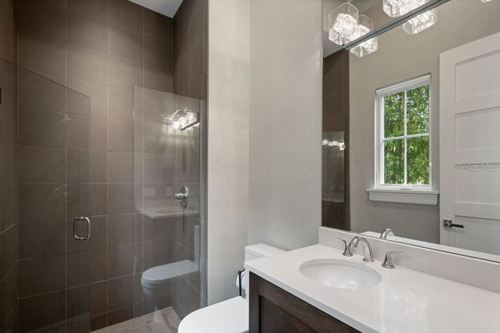 Image No.40-6 Bed Property for sale