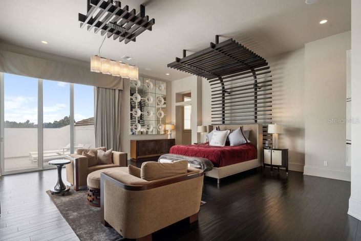 Image No.48-6 Bed Property for sale