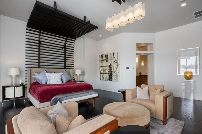 Image No.51-6 Bed Property for sale