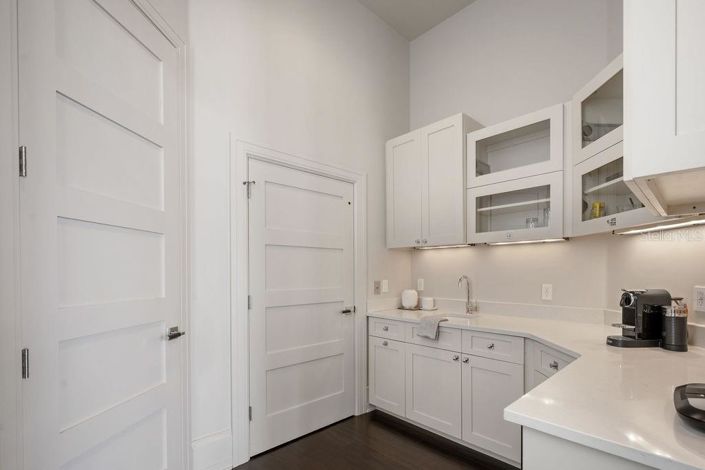 Image No.52-6 Bed Property for sale