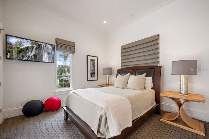 Image No.60-6 Bed Property for sale