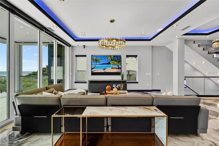 Image No.12-5 Bed Property for sale