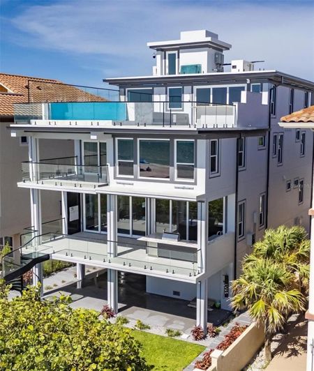 Image No.2-5 Bed Property for sale