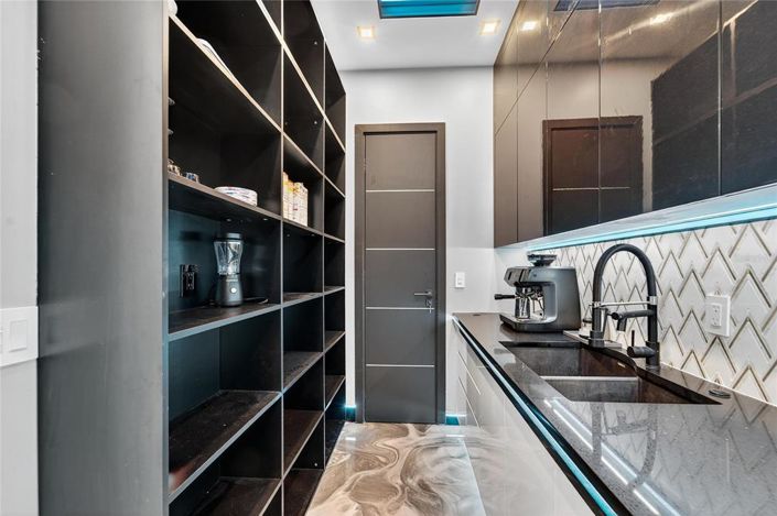 Image No.21-5 Bed Property for sale