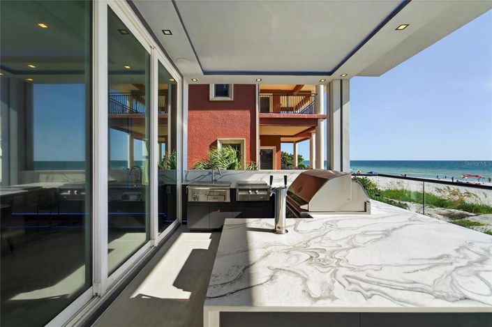 Image No.24-5 Bed Property for sale