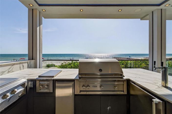 Image No.26-5 Bed Property for sale