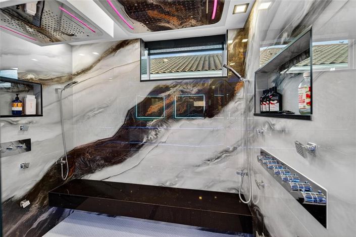 Image No.50-5 Bed Property for sale