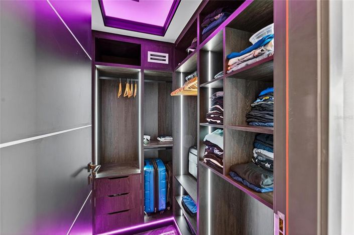 Image No.51-5 Bed Property for sale