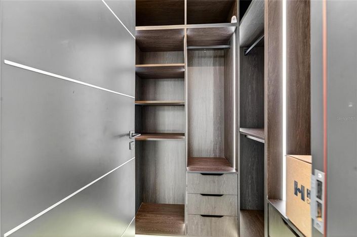 Image No.56-5 Bed Property for sale