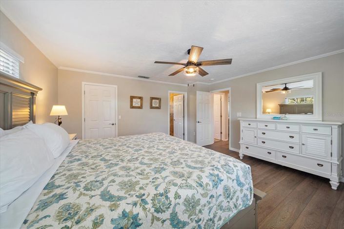 Image No.16-4 Bed Property for sale