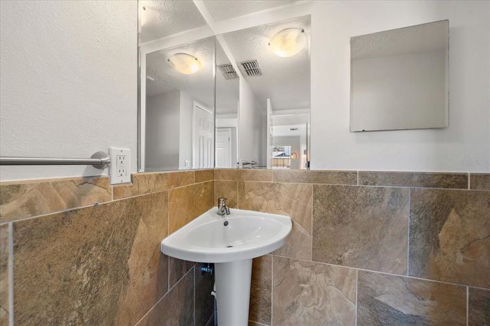 Image No.28-4 Bed Property for sale