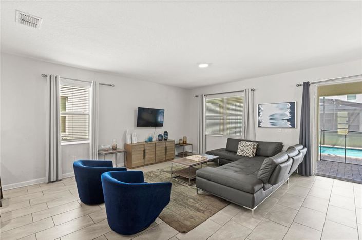 Image No.11-9 Bed Property for sale